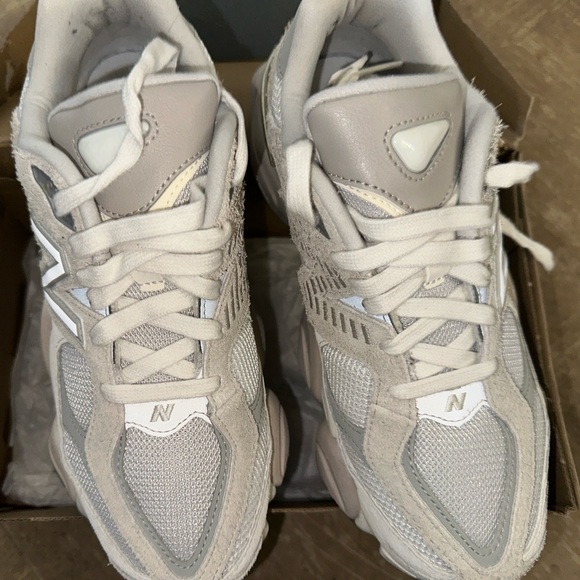New Balance 9060 - Picture 2 of 9